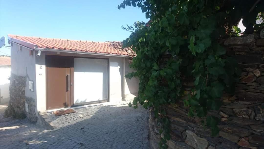 Casa Da Memoria Villa Milhao Exterior photo